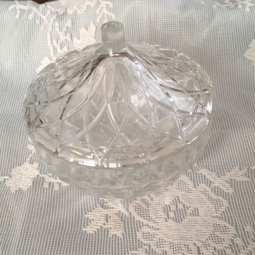 Kig Indonesia candy dish with lid.